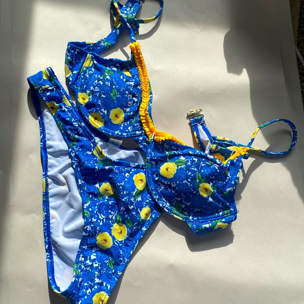 Cute bikini!